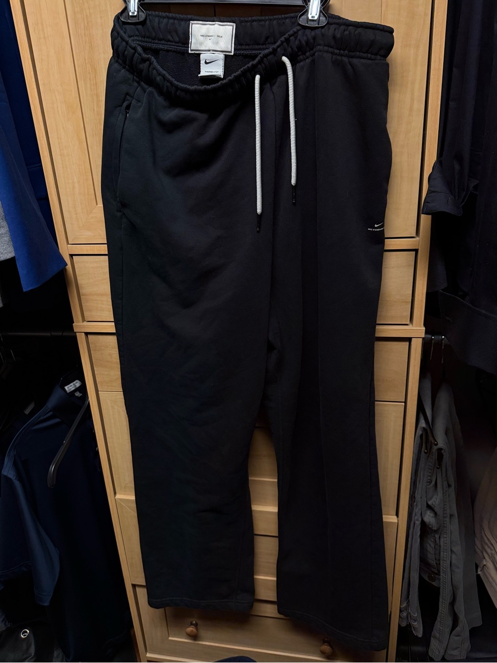 Nike Standard Issue Therma-FIT Basketball Black Large